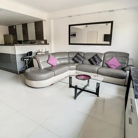 Appartement Luxueux Idéalement Situés En Plein Centre De *